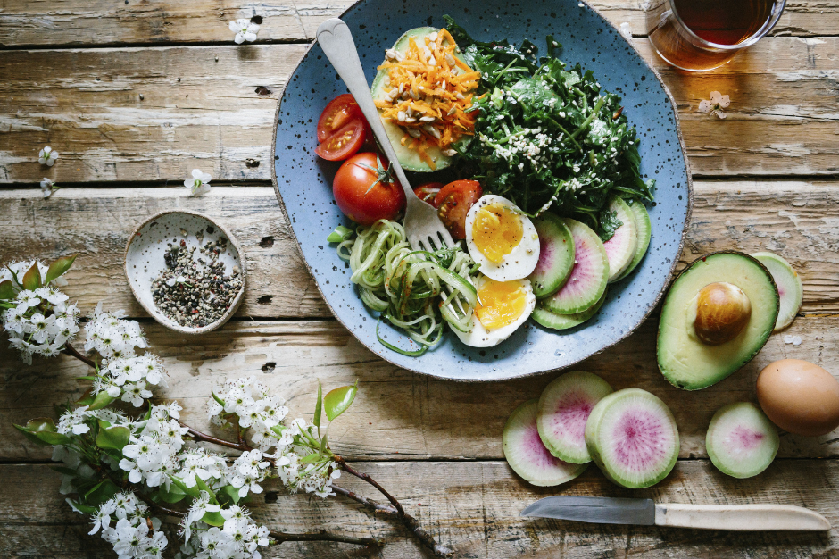 plate of vegetables and egg